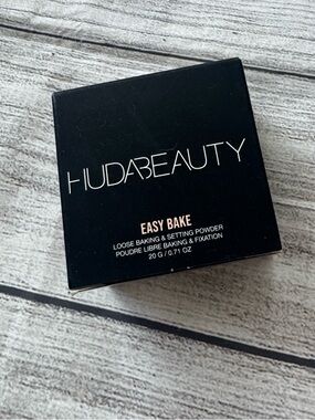 Huda Beauty Easy Bake Setting Powder Loose